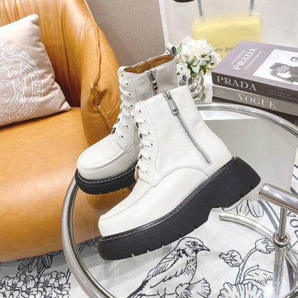 BOTTEGA VENETA 26S ZIP-UP PLATFORM ANKLE BOOTS IN OFF WHITE CALFSKIN