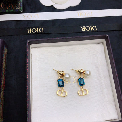 CD 26S BLUE CRYSTAL PEARL DROP EARRINGS IN GOLD TONE METAL 645629