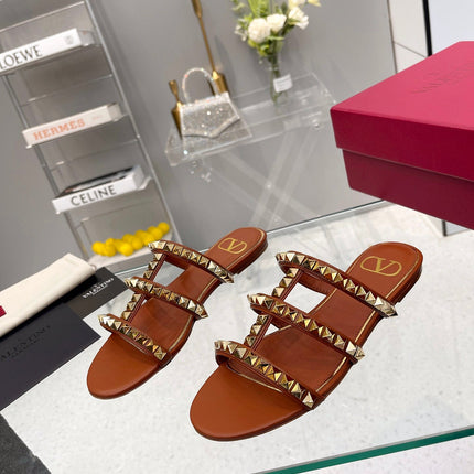 VALENTINO 26S ROCKSTUD STRAPPY FLAT SLIDE SANDALS IN BROWN CALFSKIN GOLD HARDWARE
