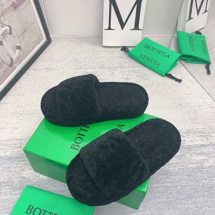 BOTTEGA VENETA 26S PLATFORM SLIDES IN BLACK SHEARLING