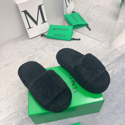 BOTTEGA VENETA 26S PLATFORM SLIDES IN BLACK SHEARLING