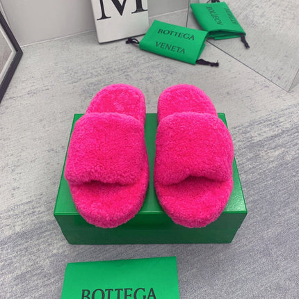 BOTTEGA VENETA 26S PLATFORM SLIDES IN DARK PINK SHEARLING