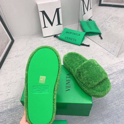 BOTTEGA VENETA 26S PLATFORM SLIDES IN GREEN SHEARLING