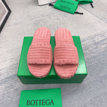 BOTTEGA VENETA 26S SLIDES IN CORAL PINK FABRIC