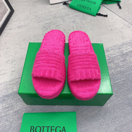 BOTTEGA VENETA 26S SLIDES IN PINK FABRIC