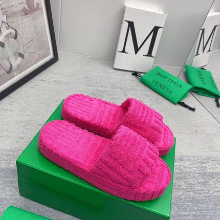 BOTTEGA VENETA 26S SLIDES IN PINK FABRIC