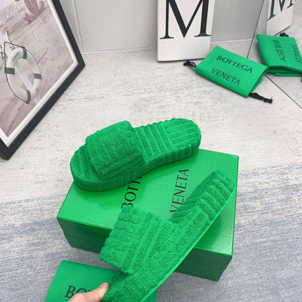 BOTTEGA VENETA 26S SLIDES IN GREEN FABRIC