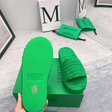 BOTTEGA VENETA 26S SLIDES IN GREEN FABRIC