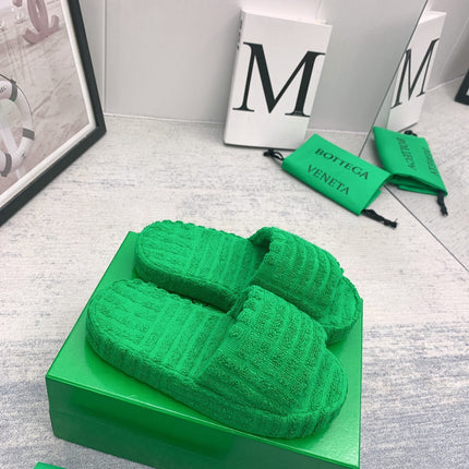 BOTTEGA VENETA 26S SLIDES IN GREEN FABRIC