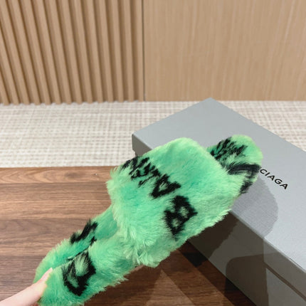 LAMB WOOL SLIPPER GREEN AND BLACK