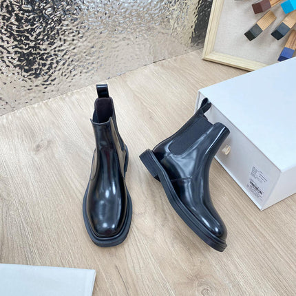 ANKLE BOOTS IN BLACK PATENT CALFSKIN
