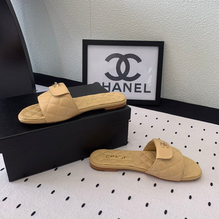 CC SLIPPERS IN YELLOW CREAM CALFSKIN