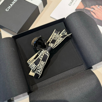 DIOR 26S BOW HAIR CLIP IN BLACK ACETATA 500564