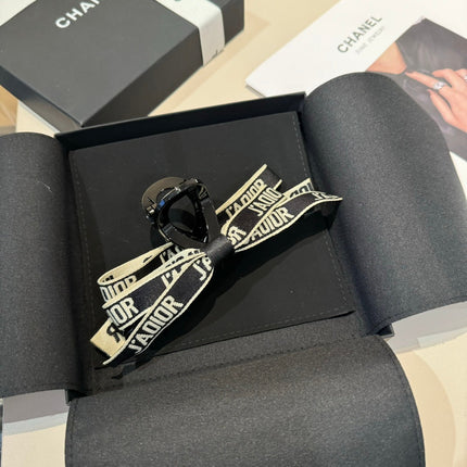 DIOR 26S BOW HAIR CLIP IN BLACK ACETATA 500564