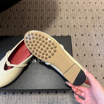 BOTTEGA VENETA 26S FLAT MULES IN CREAM WHITE LAMBSKIN
