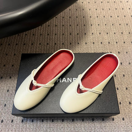 BOTTEGA VENETA 26S FLAT MULES IN CREAM WHITE LAMBSKIN