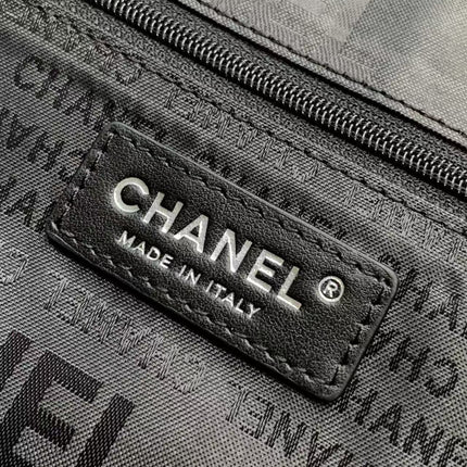 CC SHOULDER BAG 40 IN BLACK QUILTED CALFSKIN SILVER HARDWARE TP3