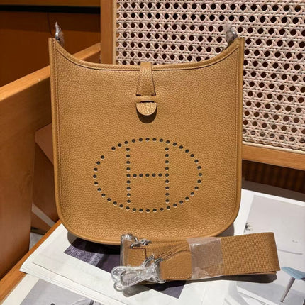 HM 26S EVELYNE 23 CM IN BROWN COWHIDE WITH GOLD HARDWARE