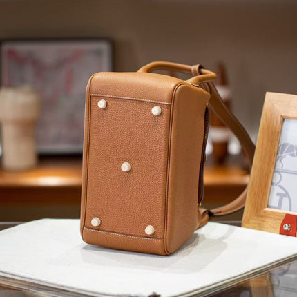 HERMES 26S LINDY BAG 26 IN BROWN CALFSKIN WITH GOLD HARDWARE