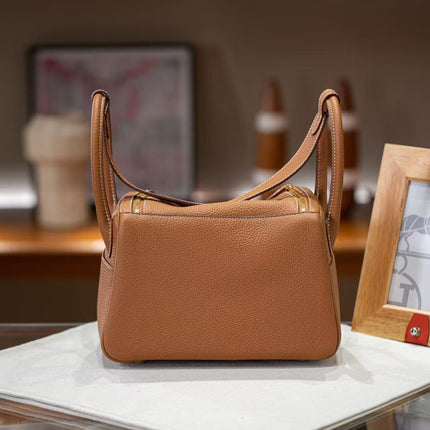 HERMES 26S LINDY BAG 26 IN BROWN CALFSKIN WITH GOLD HARDWARE