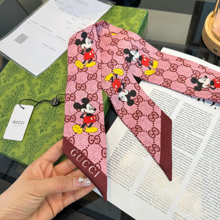 GUCCI 26S TWILLY SCARF 90 IN SILK 225238