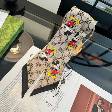 GUCCI 26S TWILLY SCARF 90 IN SILK 225240