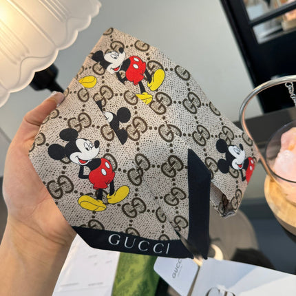 GUCCI 26S TWILLY SCARF 90 IN SILK 225240