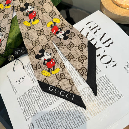 GUCCI 26S TWILLY SCARF 90 IN SILK 225240