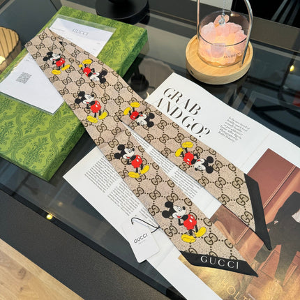 GUCCI 26S TWILLY SCARF 90 IN SILK 225240