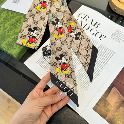 GUCCI 26S TWILLY SCARF 90 IN SILK 225240