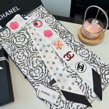 CHANEL 26S TWILLY SCARF 120 IN SILK 351039