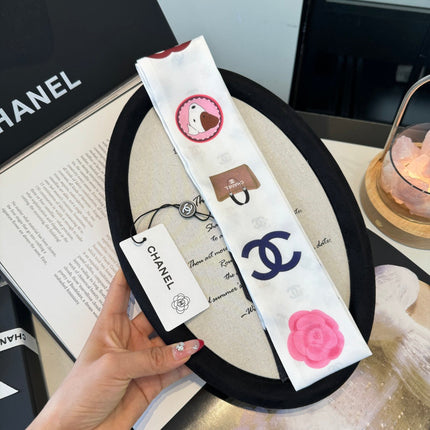 CHANEL 26S TWILLY SCARF 120 IN SILK 351039