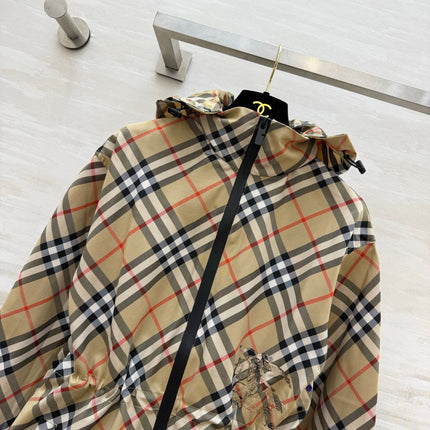BURBERRY 26S HOODED WINDBREAKER 518