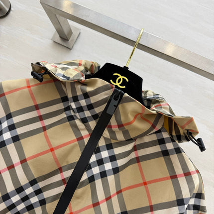 BURBERRY 26S HOODED WINDBREAKER 518