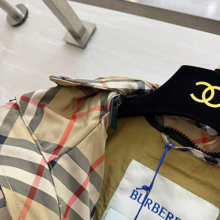 BURBERRY 26S HOODED WINDBREAKER 518