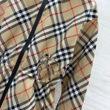 BURBERRY 26S HOODED WINDBREAKER 518