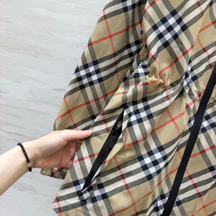 BURBERRY 26S HOODED WINDBREAKER 518