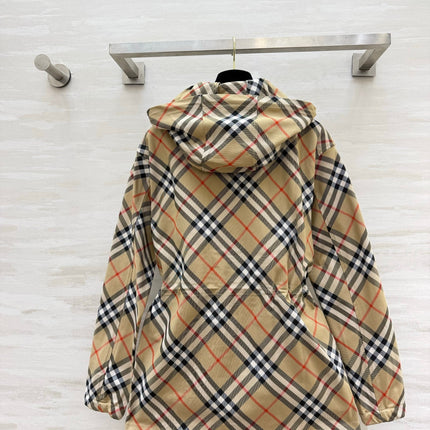 BURBERRY 26S HOODED WINDBREAKER 518