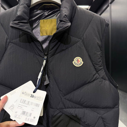 MONCLER 25S SLEEVELESS JACKET 479