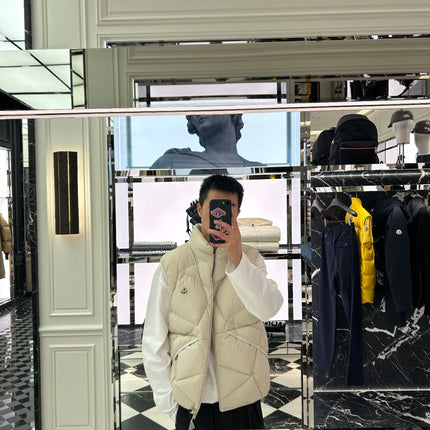 MONCLER 25S SLEEVELESS JACKET 462