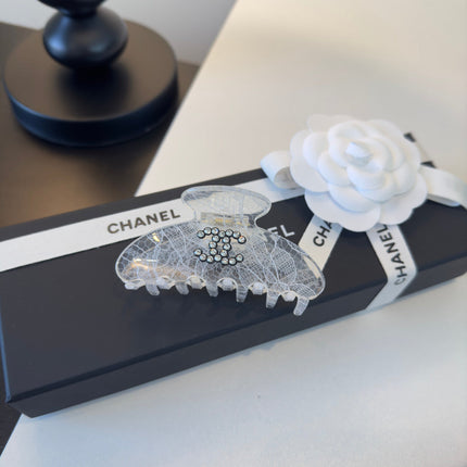 CHANEL 26S HAIR CLIP IN WHITE ACRYLIC 503142