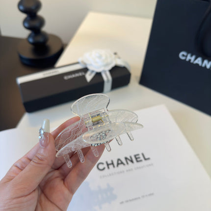 CHANEL 26S HAIR CLIP IN WHITE ACRYLIC 503142