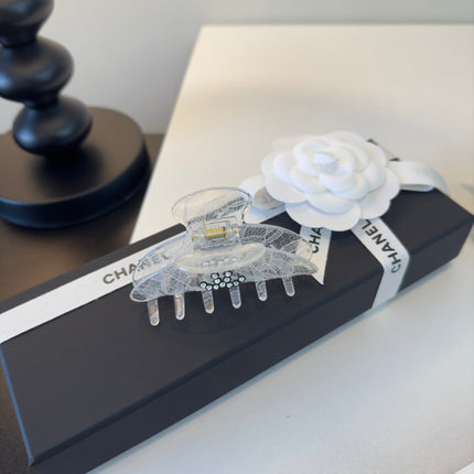 CHANEL 26S HAIR CLIP IN WHITE ACRYLIC 503142