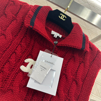 CHANEL 26S SLEEVELESS COLLARED KNITTED BLAZER 697