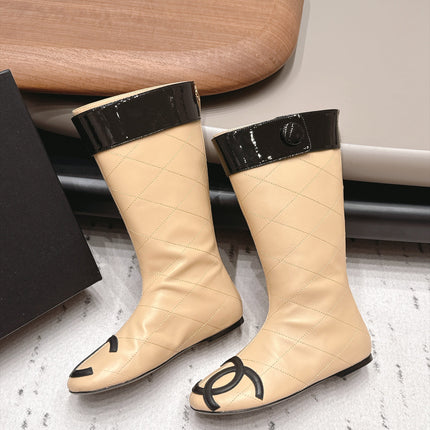CHANEL 26S KNEE HIGH BOOTS IN BEIGE QUILTED CALFSKIN AND BLACK PATENT CUFF