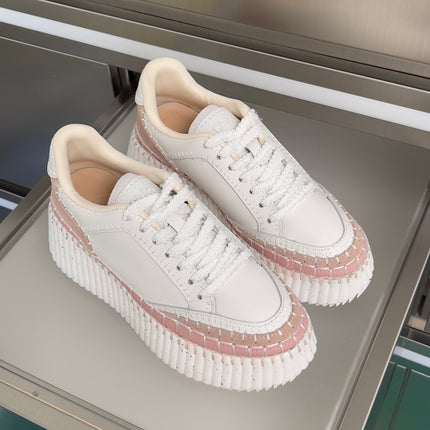 CHLOÉ 26S WEDGE SNEAKERS 70 MM IN WHITE CALFSKIN AND LIGHT PINK SUEDE