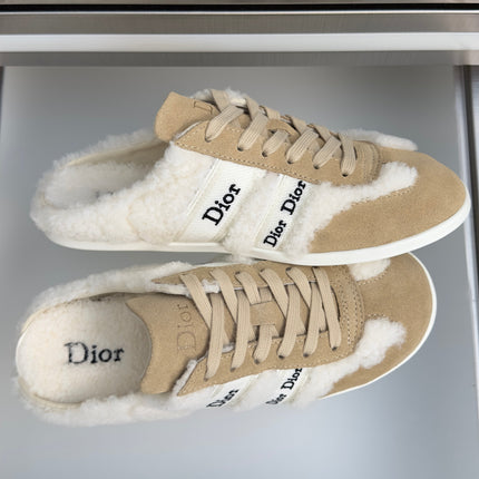 DIOR 26S BACKLESS SLIP ON SNEAKERS IN WHITE TEDDY FABRIC AND BEIGE SUEDE WITH WHITE LOGO STRIPES