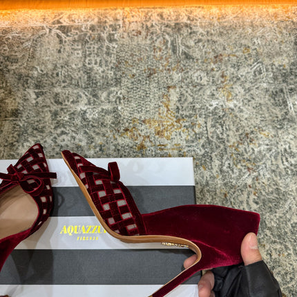 AQUAZZURA 26S BELGRAVIA PUMPS 105 MM IN DARK RED VELVET WITH BOW