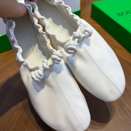 BOTTEGA VENETA 26S BALLET FLATS IN WHITE LAMBSKIN WITH KNOT DETAIL