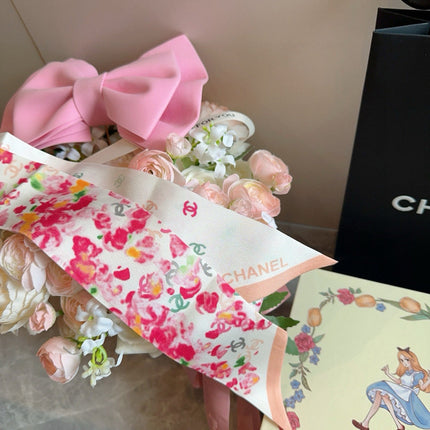 CHANEL 26S TWILLY SCARF 120 IN SILK 500115